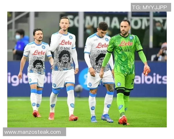 欧冠激战：那不勒斯与巴萨战成平局乌龙球成焦点引发全场热议